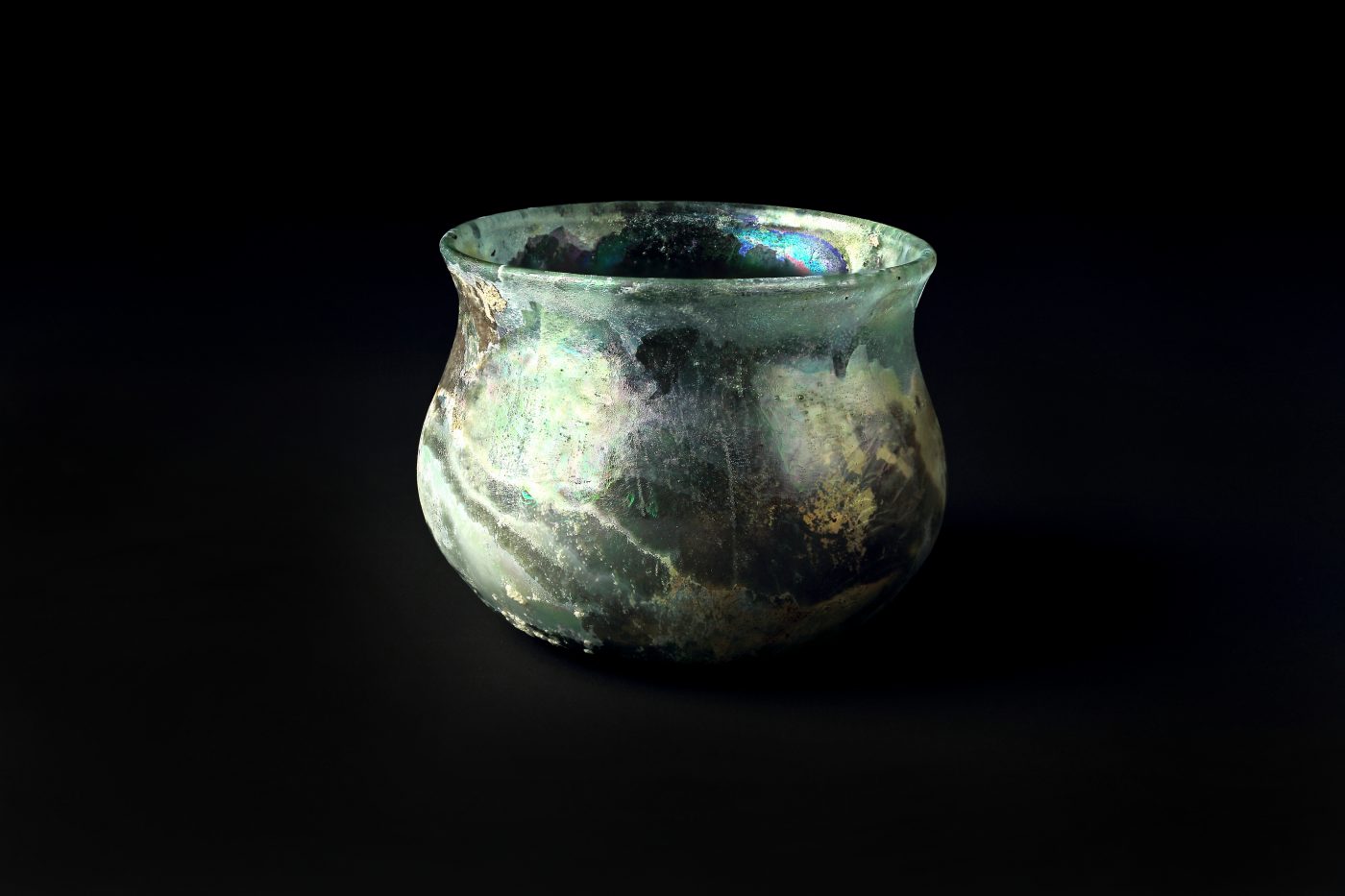 bauchiger Glasbecher